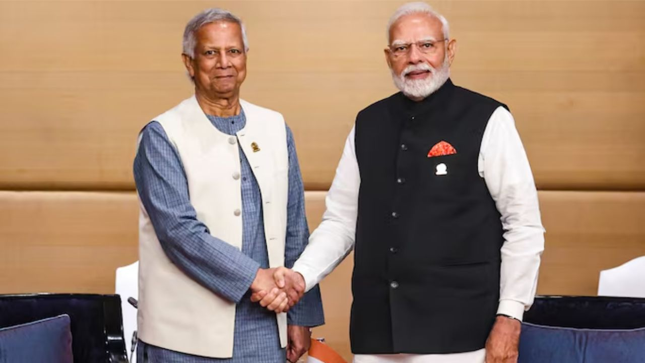 PM Modi and mohammad yunus। Photo Credit: PTI