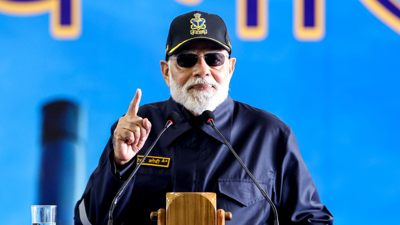 pm narendra modi at ins vikrant