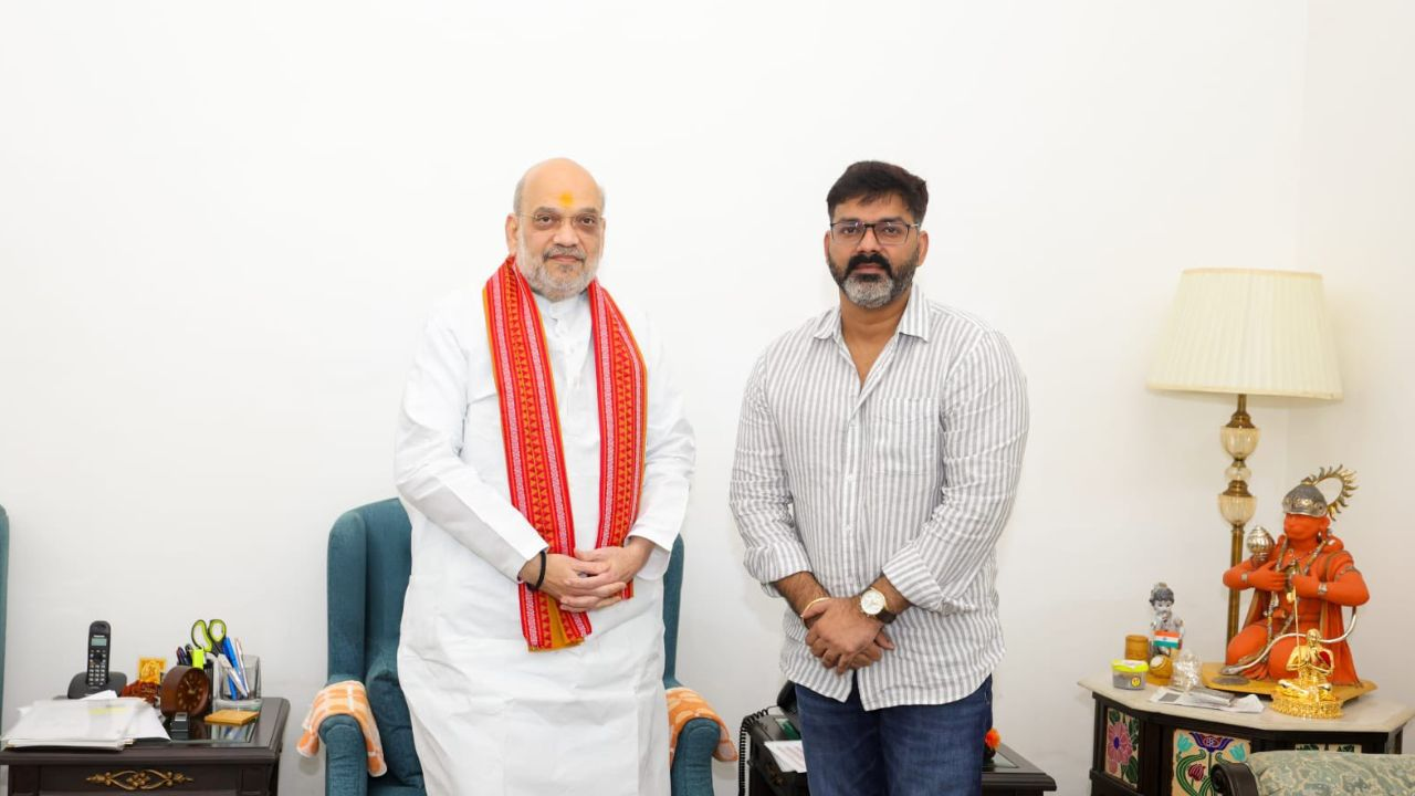 Pawan Singh with amit shah