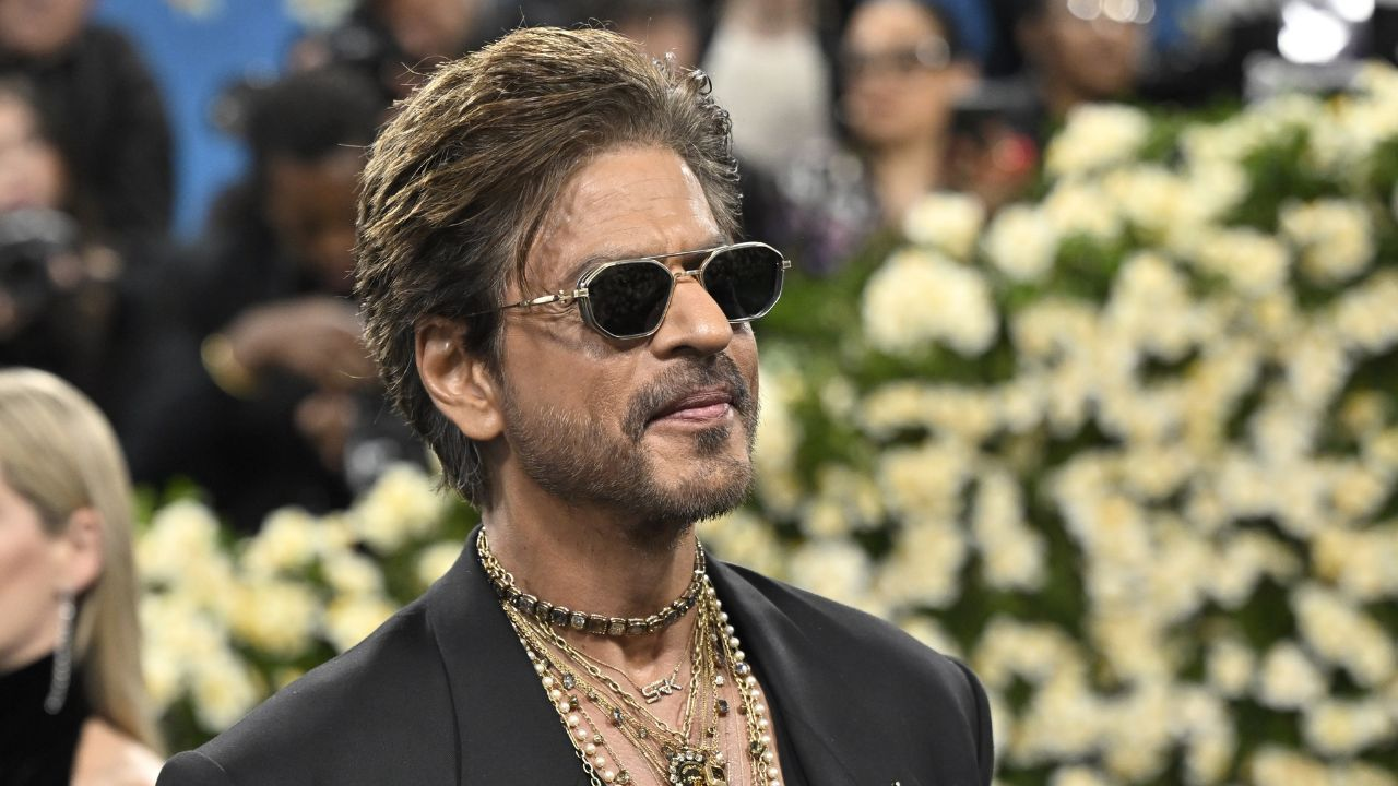 shah rukh khan met gala
