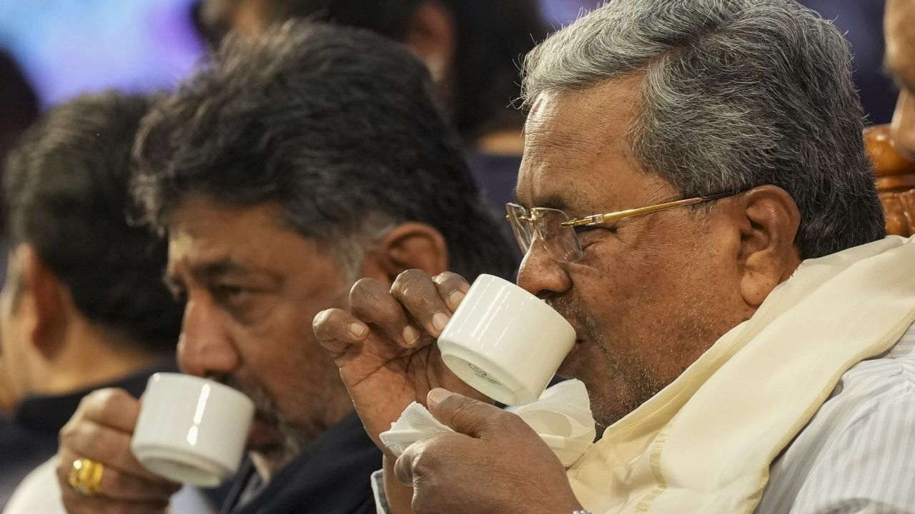 siddharamaiya and dk shivkumar : Photo Credit: PTI