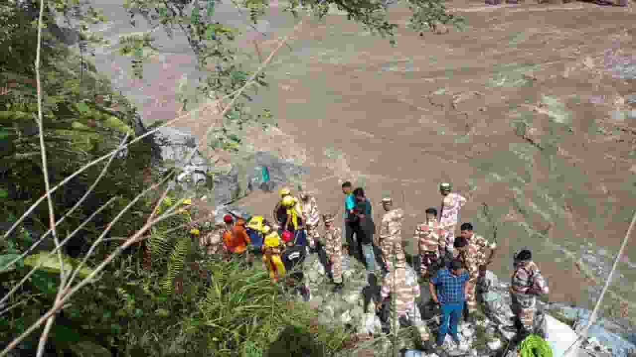 traveler Falls Into Alakananda River