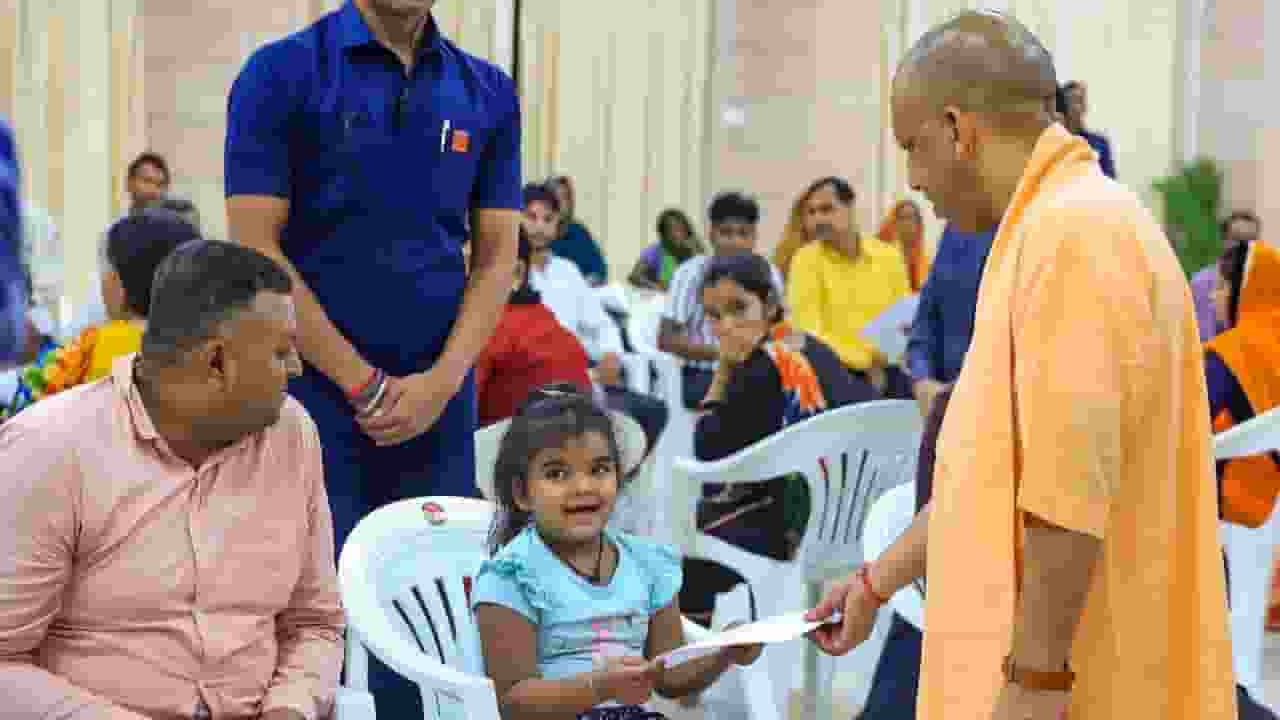 little girl interact with cm yogi in janta darshan