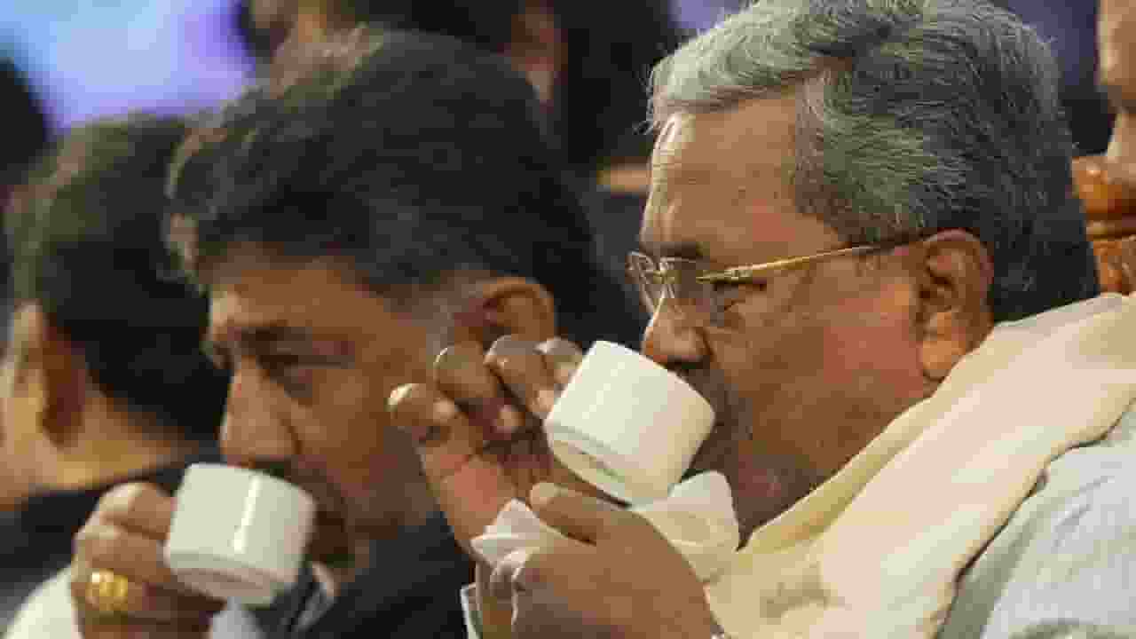 siddharamaiya and dk shivkumar : Photo Credit: PTI