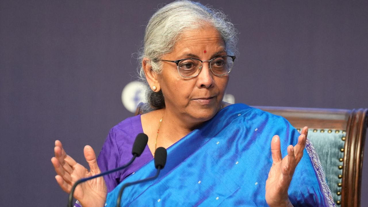 4 की जगह अब 2 स्लैब; नए GST से सरकार को कितना नफा-नुकसान? समझिए गणित
nirmala sitharaman