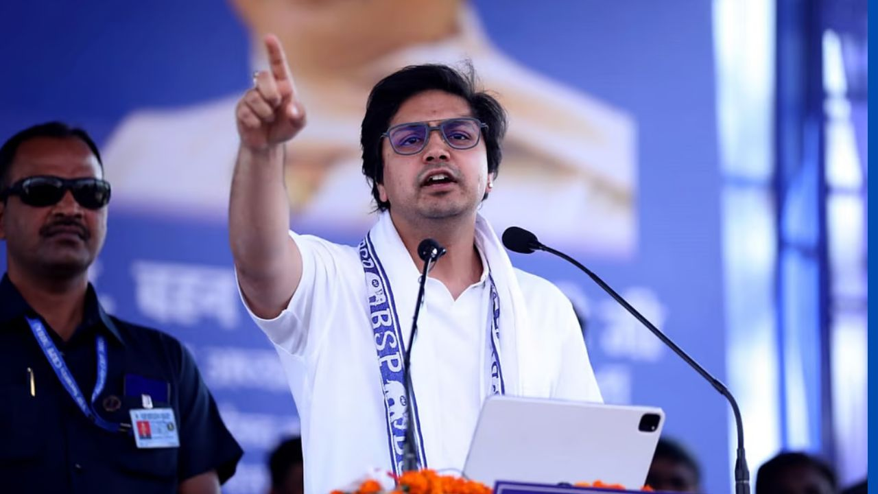 गिरता वोट शेयर, भाई-भतीजावाद का डर, बार-बार फंसते क्यों हैं आकाश आनंद? Akash Anand