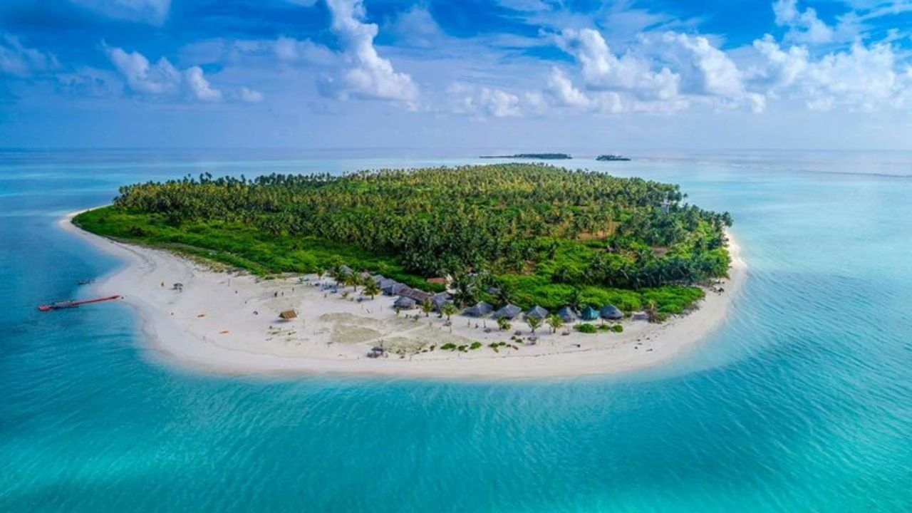बित्रा द्वीप: सैकड़ों परिवार उजड़ेंगे, सेना से नाराज लोग, वजह समझिए Bitra Island