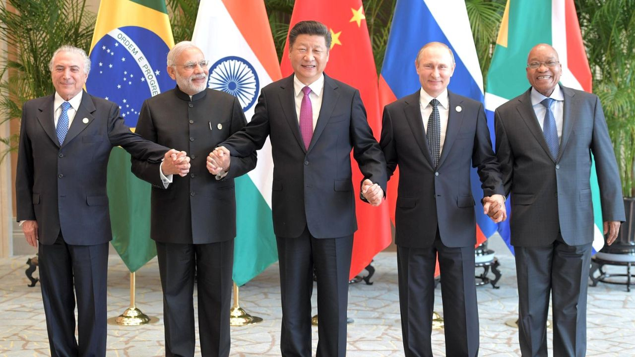 डोनाल्ड ट्रम्प का अमेरिका फर्स्ट BRICS के लिए मौका क्यों? समझिए BRICS