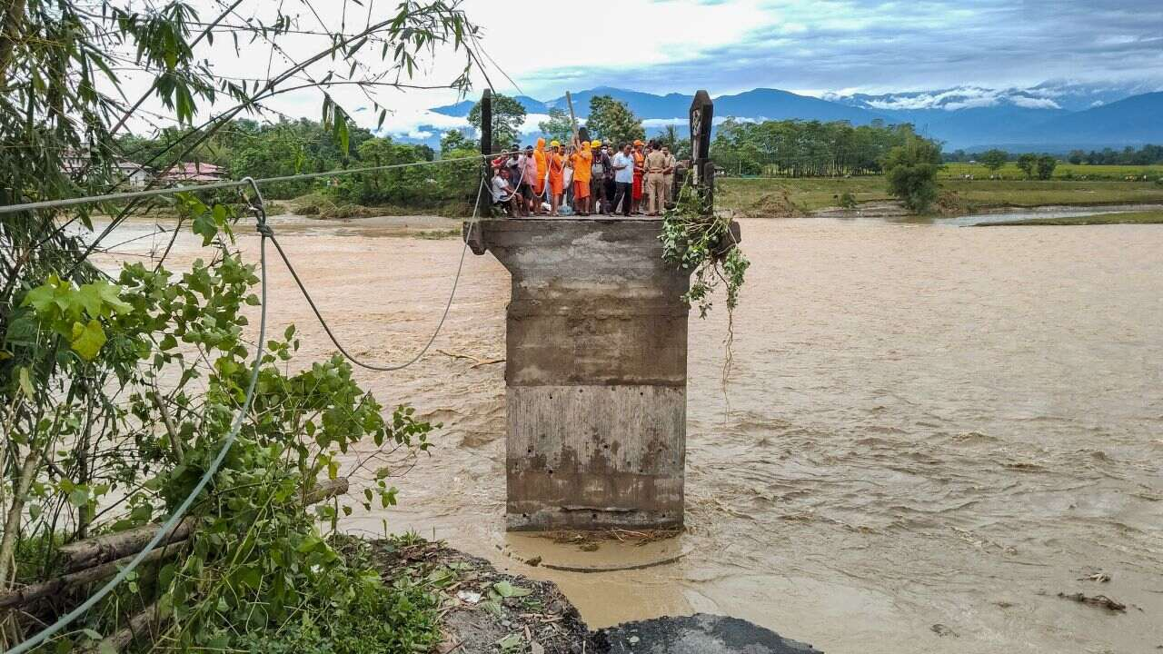 उत्तर बंगाल में बारिश से 20 की मौत; दर्जनों लापता; दौरा करेंगी CM ममता Darjeeling Heavy rains