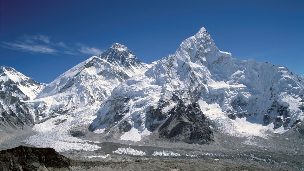 लाशें, जानलेवा सर्दी, दुर्गम राह, फिर माउंट एवरेस्ट क्यों आते हैं लोग? Mount Everest