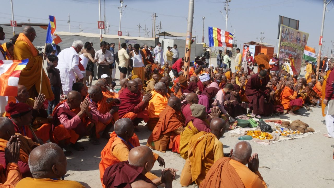 महाकुंभ: बौद्ध भिक्षुओं ने क्या लिए संकल्प, धर्मसंसद में क्या किया? Mahakumbh 2025