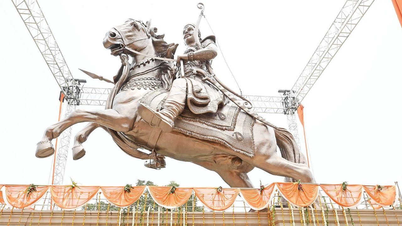 UP की राजनीति में खास होते जा रहे हैं राजा सुहेलदेव, क्या है गणित? Maharaja Suheldev Statue । Photo Credit: X