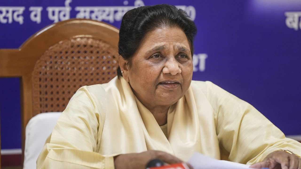 लुभाने की हजार कोशिशों के बावजूद भी मुसलमान बसपा से दूर क्यों? Mayawati। Photo Credit: PTI