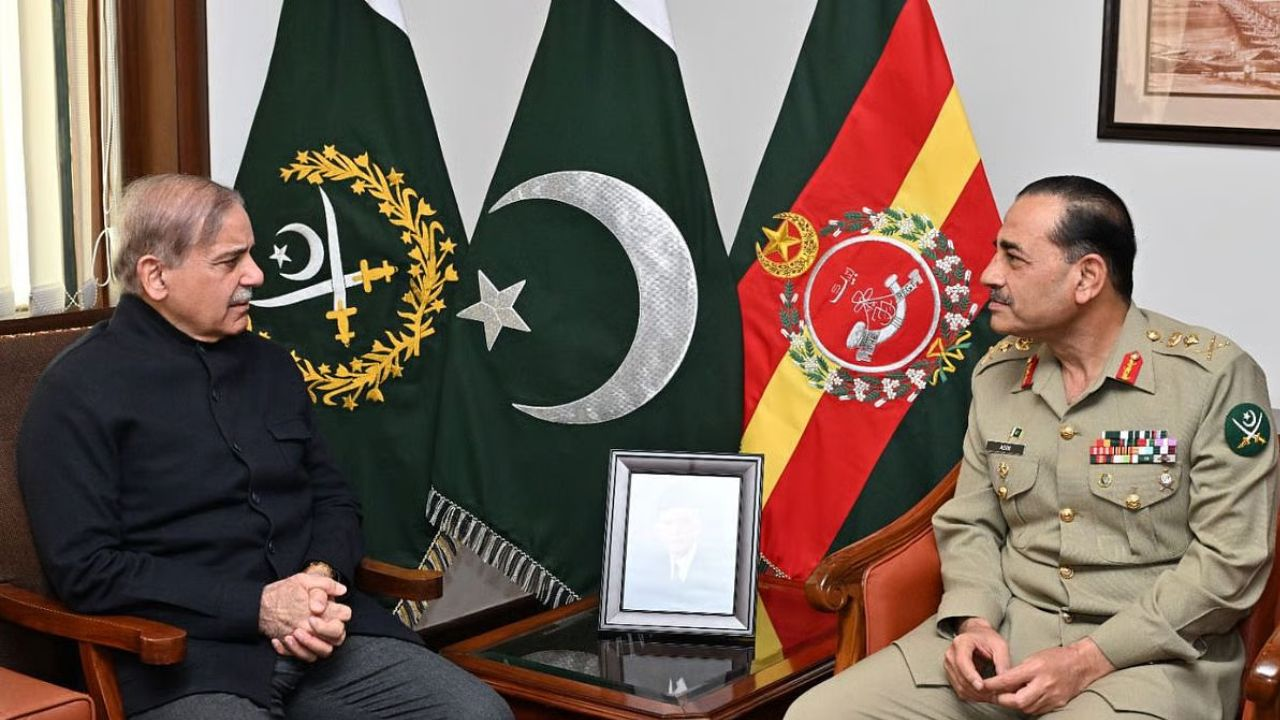 शहबाज कठपुतली, आसिम मुनीर के हाथ में सत्ता,क्यों लग रहीं ऐसी अटकलें? Pakistan Army