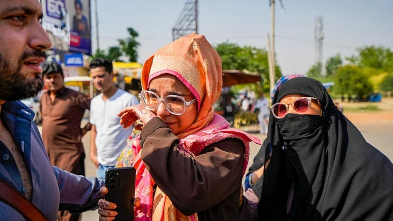 आंसू, बिछड़न और खीझ, अटारी पर पाकिस्तानियों की बेमन से वतन वापसी Atari Border