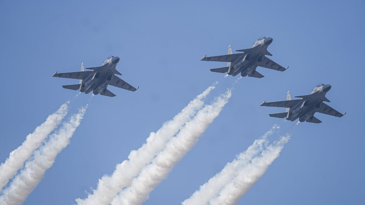 Live: महाकुंभ से राफेल तक, गणतंत्र दिवस परेड में क्या-क्या खास रहा? Republic Day Live updates: (Photo Credit: PTI)