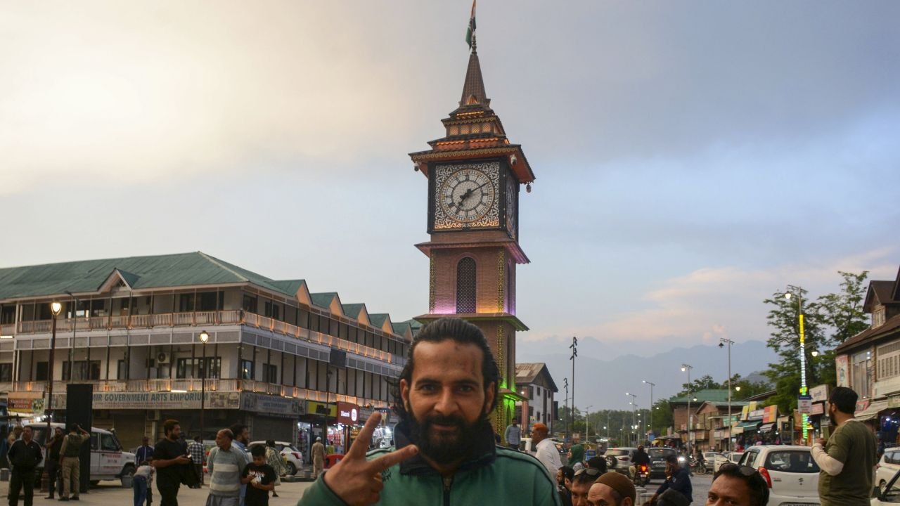 LIVE: कश्मीर से पंजाब तक सीजफायर से खुश लोग, थमा तनाव Indian Army