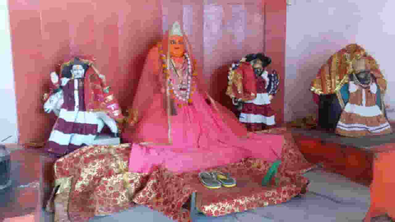 इस मंदिर में लोग देवी को चढ़ाते है जूता-चप्पल और श्रृंगार का सामान siddhidatri mata mandir bhopal