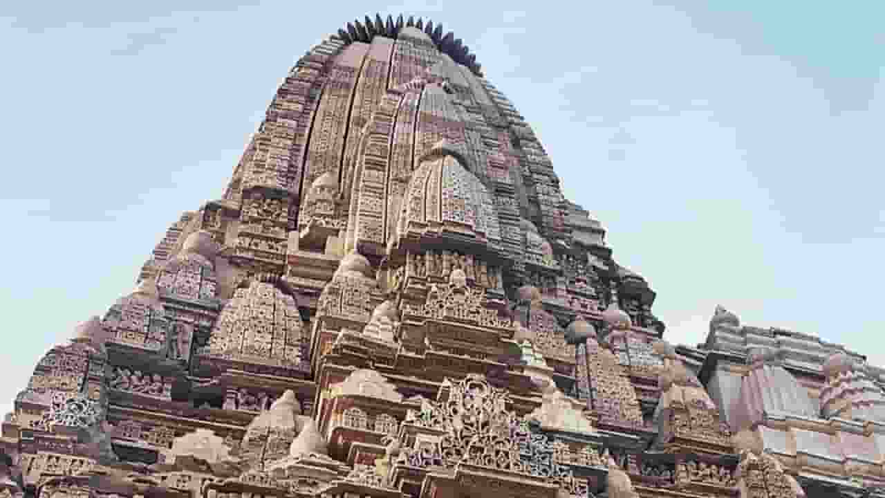चौसठ योगिनी मंदिर: क्या है मंदिर की शिल्पकला की विशेषताएं  khajuraho mandir
