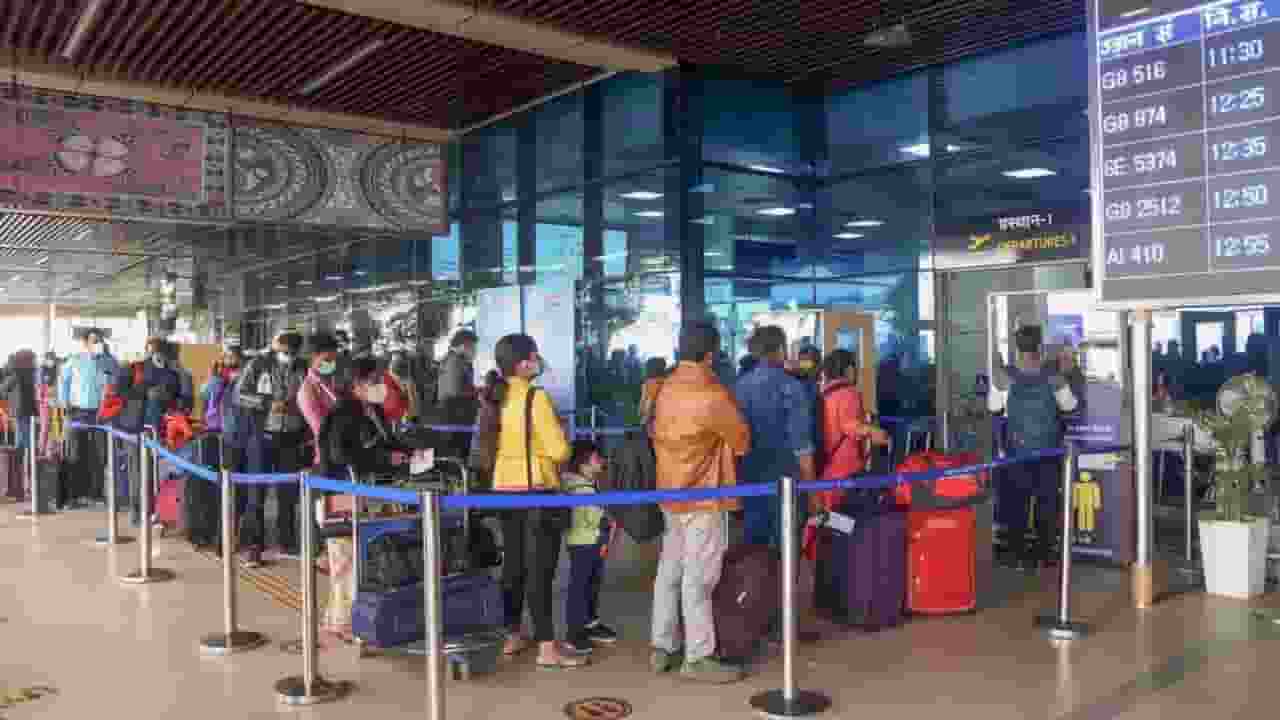 खराब मौसम का असर, फ्लाइट को लेकर दिल्ली एयरपोर्ट ने जारी की एडवाइजरी representational image । Photo Credit: PTI