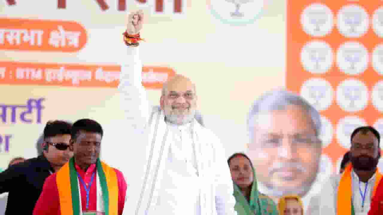 एयरपोर्ट पर नशे में गृह मंत्री शाह को लेने पहुंचा था अधिकारी, सस्पेंड  amit shah security