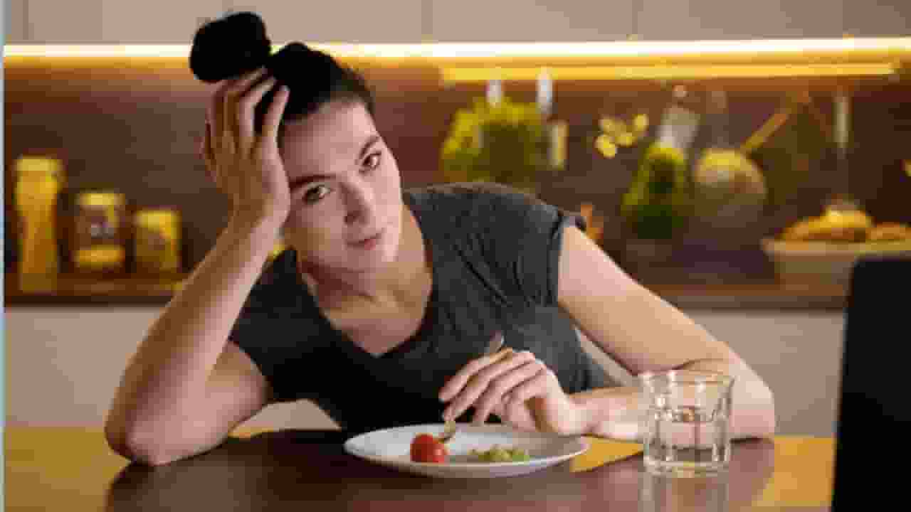 वजन बढ़ने का डर है इस बीमारी का लक्षण, मामूली बात समझने की गलती न करें
 anorexia