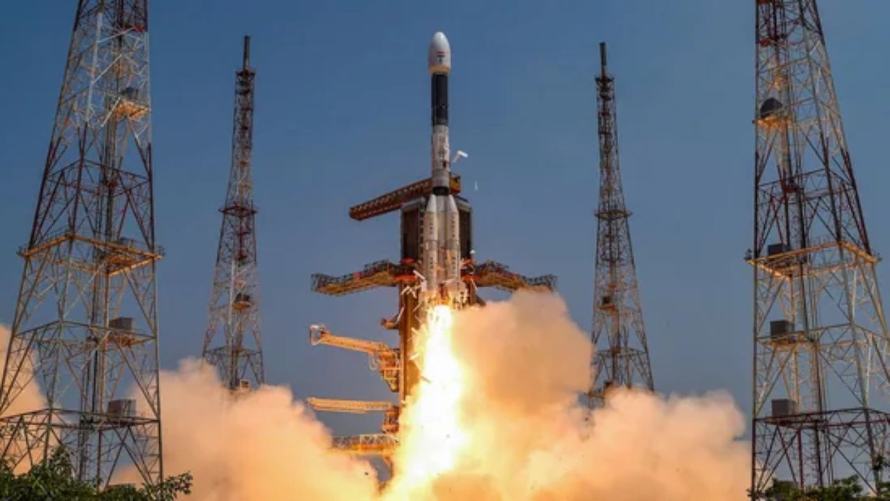 एंट्रिक्स देवास मामला: ISRO के दो पूर्व अधिकारी के खिलाफ जांच के आदेश representational image। Photo Credit: PTI