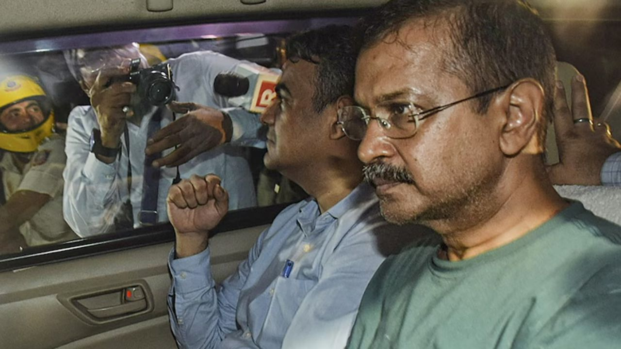 CAG रिपोर्ट हुई लीक? BJP का दावा- 2026 करोड़ का था आबकारी नीति घोटाला Arvind Kejriwal । Photo Credit: PTI
