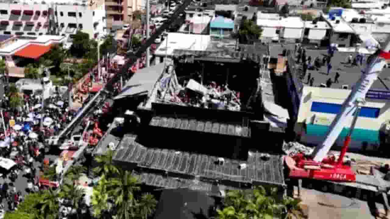 नाइट क्लब में चल रहा था शो, छत गिरी और गर्वनर समेत 79 लोगों की गई जान night club condition after accident