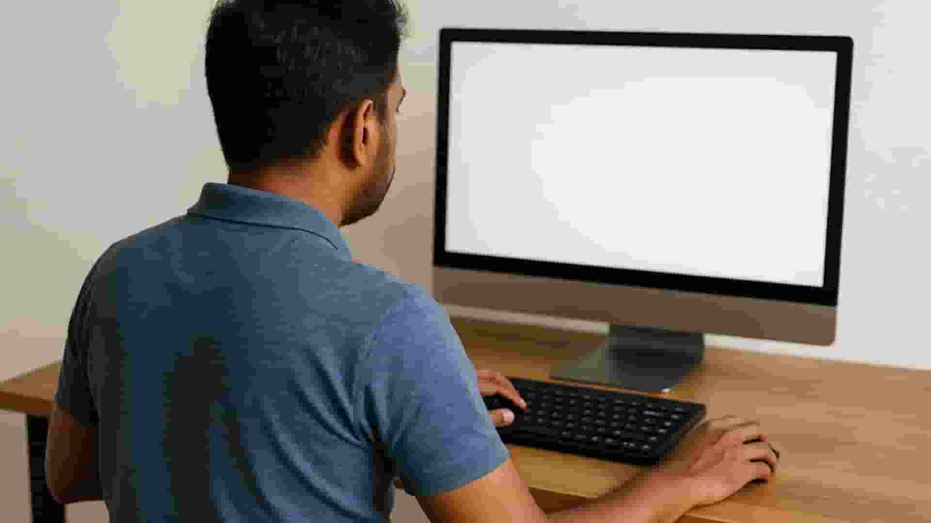 शेयर मार्केट में मुनाफे का झांसा देकर रिटायर्ड कर्नल से ठगे 1.4 करोड़ Representative Image