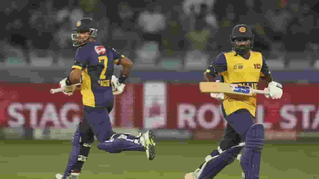 दो बार अंपायरों ने दिया आउट, फिर भी कैसे बचे दासुन शनाका? जानिए नियम Asia Cup 2025