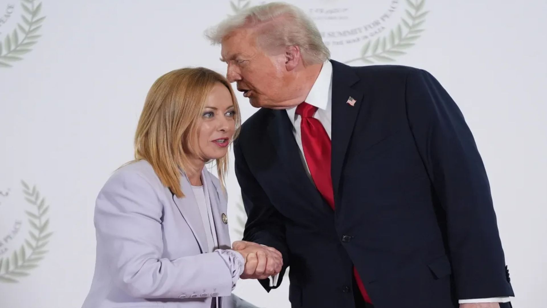 'आप बहुत खूबसूरत हैं', सबके सामने मेलोनी की तारीफ करने लगे ट्रंप Donald Trump.