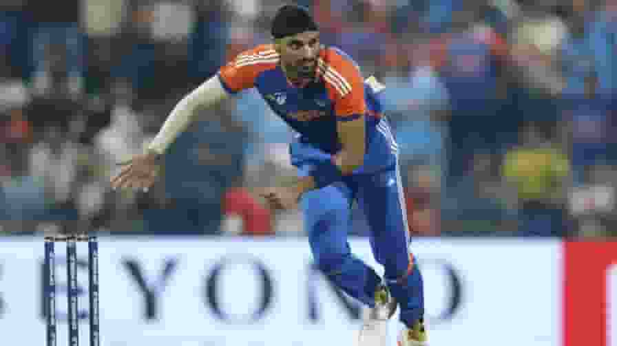 अर्शदीप सिंह ने पाकिस्तानी पेसर का तोड़ा घमंड, एशिया कप में रचा इतिहास Arshdeep Singh Asia Cup