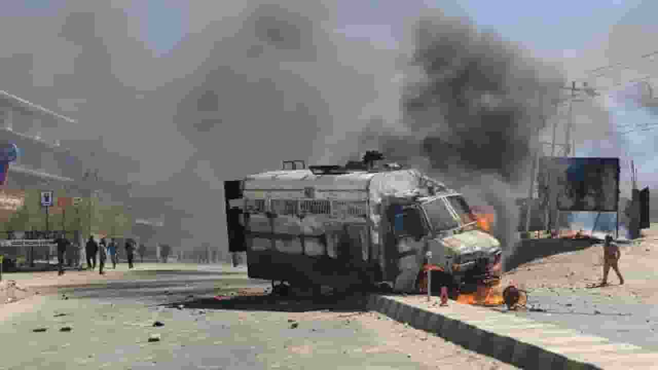 4 मांगों से क्या कुछ बदलेगा? लेह में 36 साल बाद भड़की हिंसा की कहानी leh protest