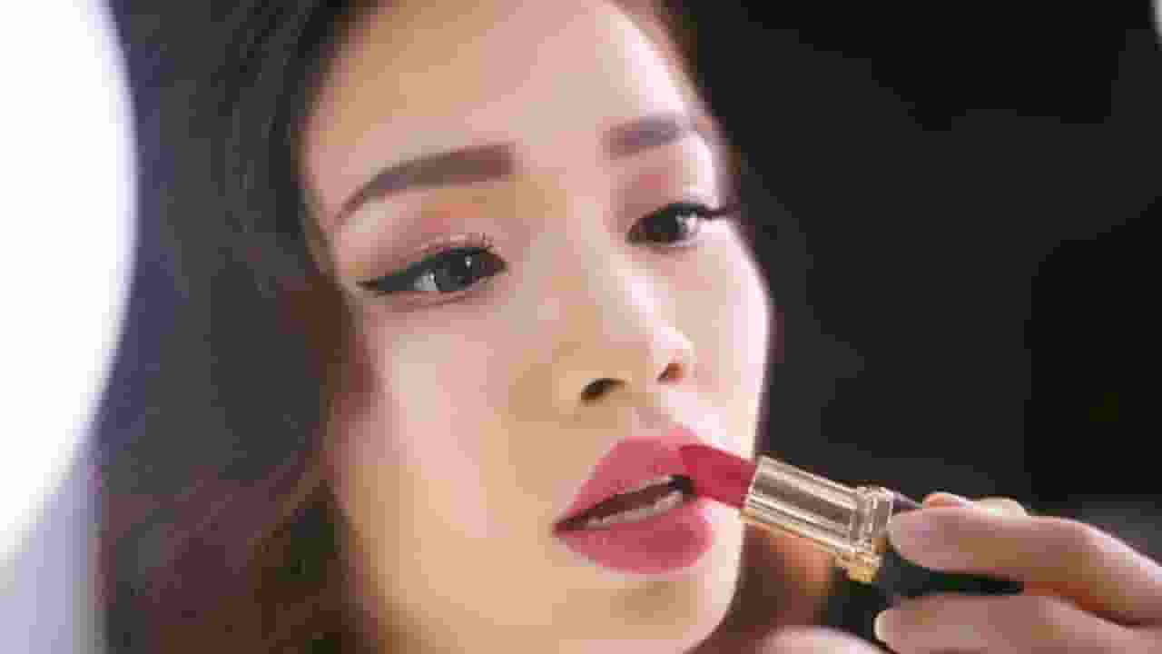 लिपस्टिक लगाने से काले हो रहे होंठ? खरीदते समय ध्यान रखें ये बातें how lipstick darkens your lips