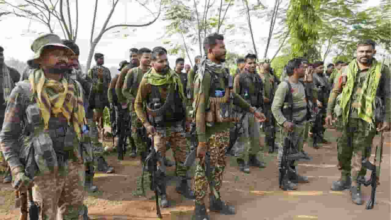छत्तीसगढ़ में बड़ा ऑपरेशन, 16 नक्सली ढेर, 1 करोड़ का इनामी भी मारा गया naxal encounter