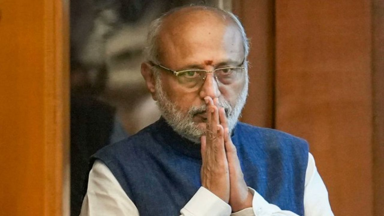 सीपी राधाकृष्णन होंगे देश के अगले उपराष्ट्रपति, जानें कैसे मिली जीत । who is new vice president of india c p radhakrishnan  प्रतीकात्मक तस्वीर । Photo Credit: X/@VertigoWarrior