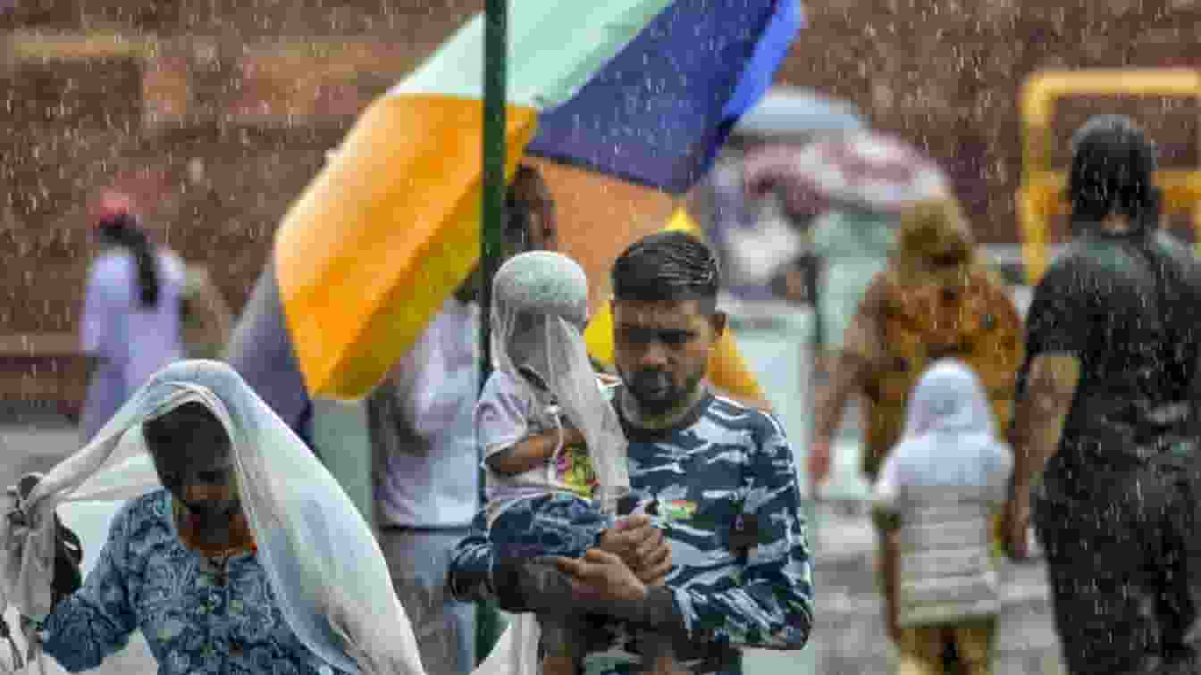 विदा होते-होते क्यों हुई झमाझम बारिश? 1 हफ्ते के लिए फिर अलर्ट Rains