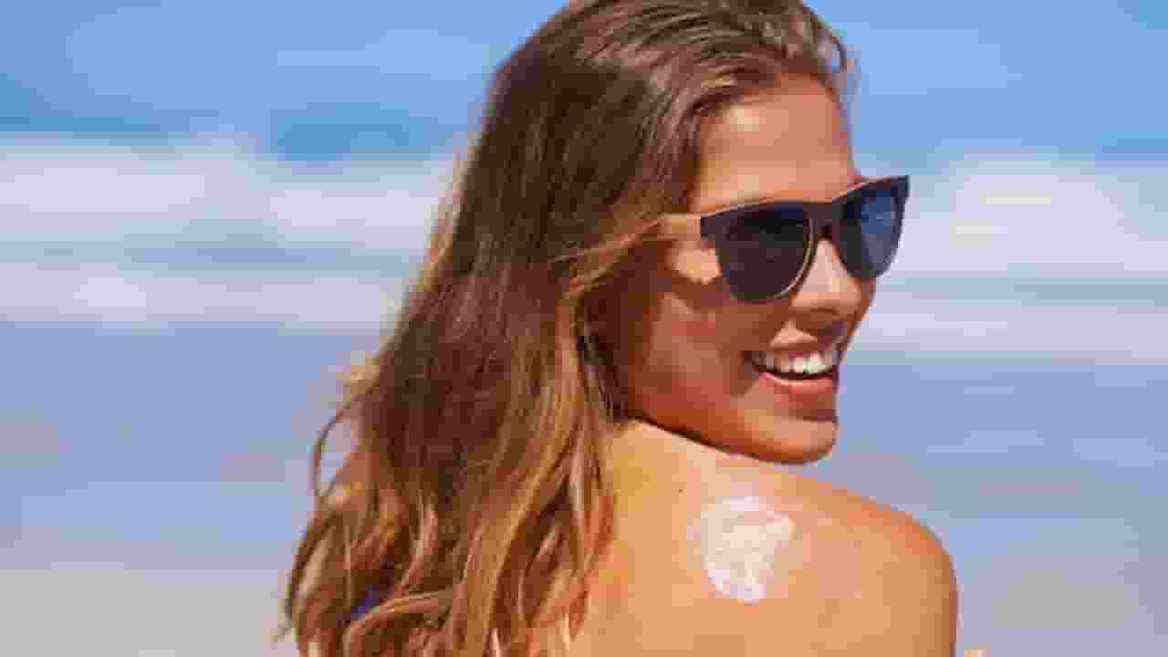 जरूरत से ज्यादा सनस्क्रीन लगाना त्वचा के लिए है हानिकारक? Sunscreen can Cause Disease