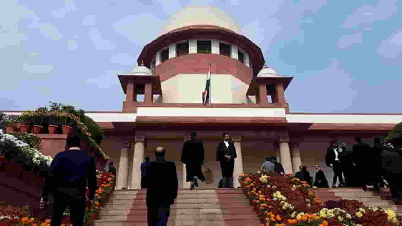 अगर पति गरीब हो जाए तब भी पत्नी की हिस्सेदारी बराबर?- सुप्रीम कोर्ट Image of Supreme Court