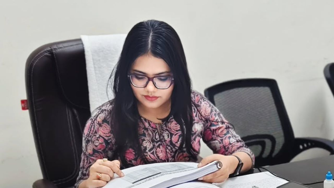 '30 दिन पोस्ट शेयर करो' कहने वाली PCS स्वाति गुप्ता वायरल क्यों हुईं? Swati Gupta