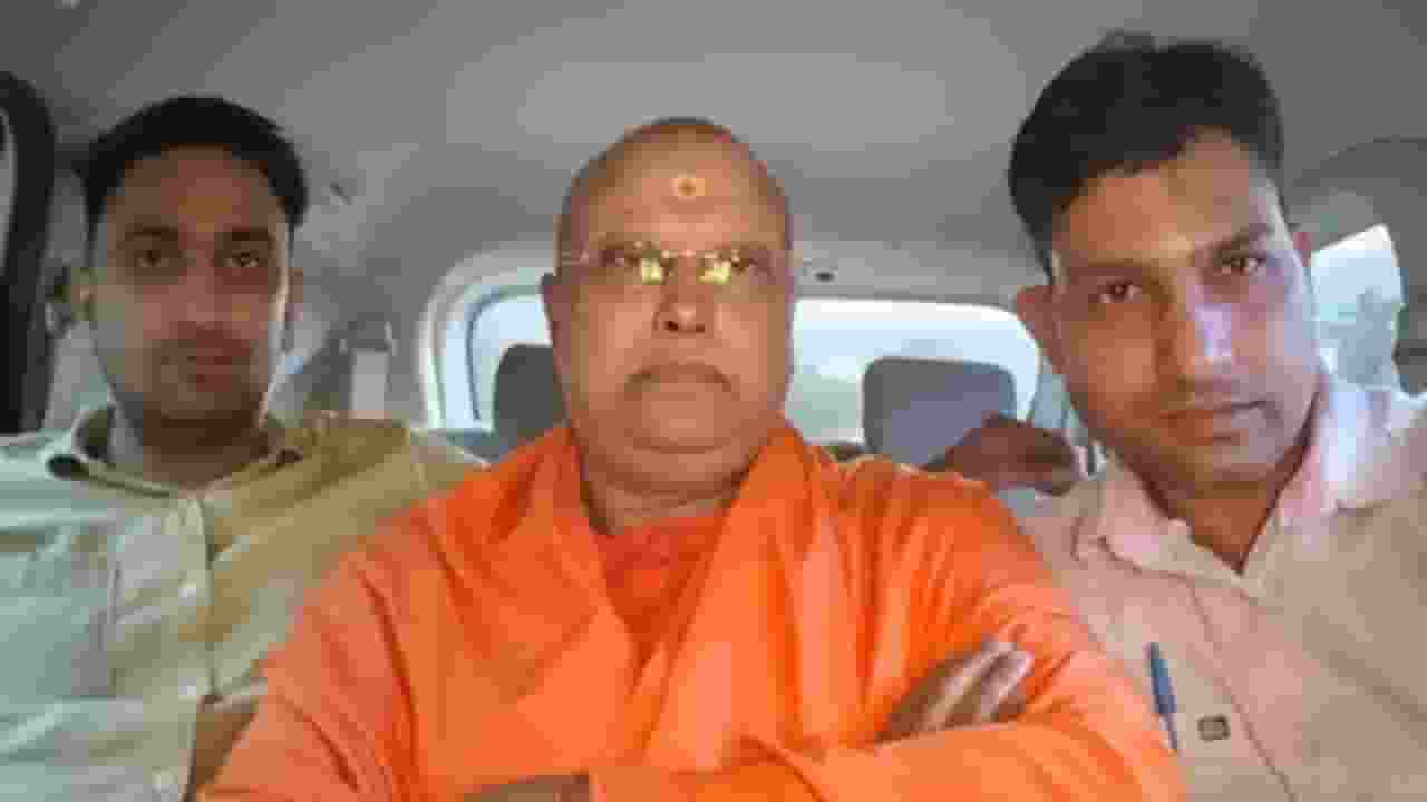 चैतन्यानंद सरस्वती गिरफ्तार, छात्राओं से यौन शोषण के लगे हैं आरोप Swami Chaitanyanand