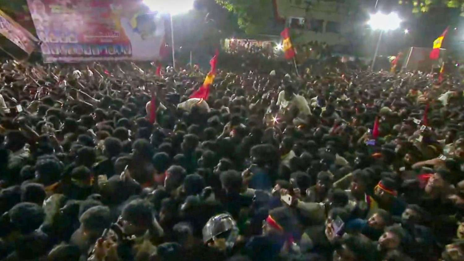 ज्यादा भीड़, लापरवाही या अफवाह, विजय की रैली में भगदड़ क्यों मची?  Stampede in Rally