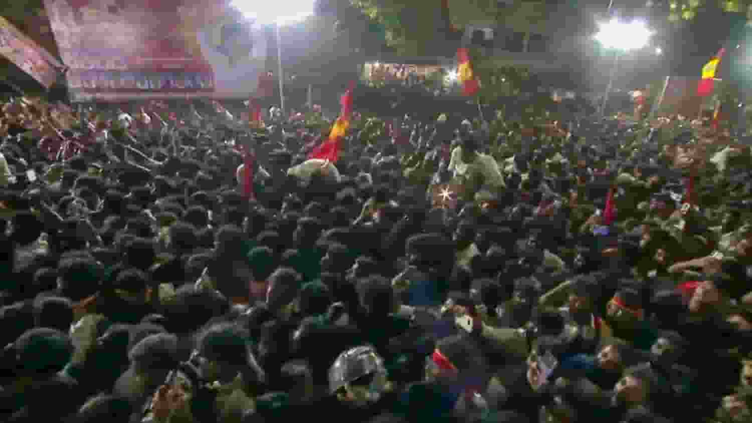 ज्यादा भीड़, लापरवाही या अफवाह, विजय की रैली में भगदड़ क्यों मची?  Stampede in Rally