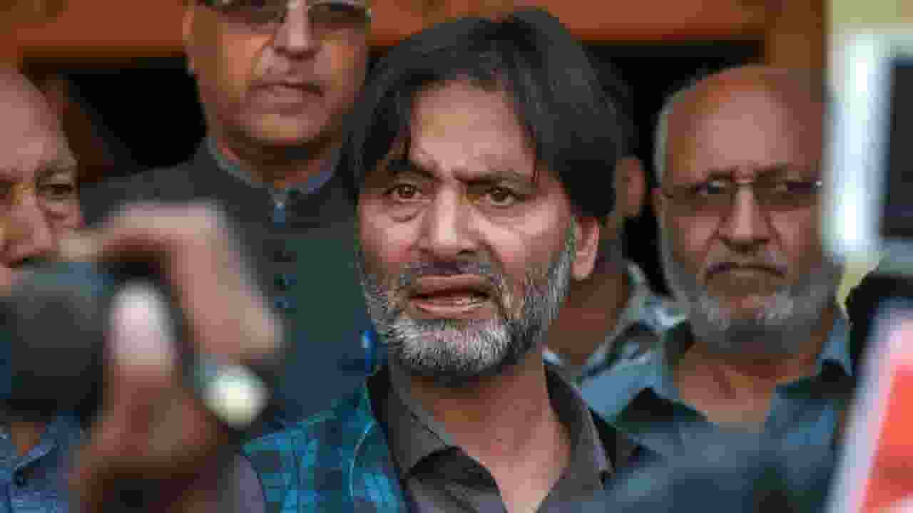 'IB के कहने पर हाफिज सईद से मिला, फिर भी...', यासीन ने बयान पर हंगामा yasin malik